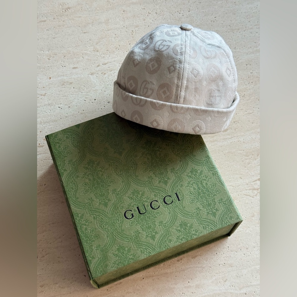 NWT GUCCI
GG Kids Jacquard Docker Hat In Ivory Web Elastic Band Sz L / 56cm 💝💖